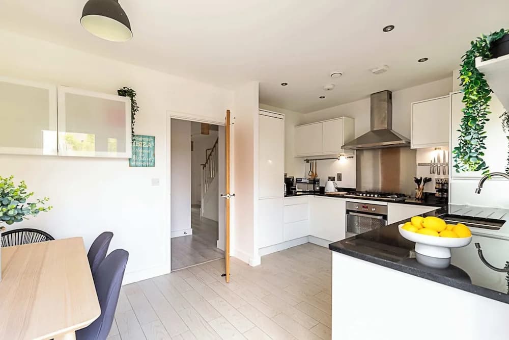Semi-detached House With Modern Bespoke Interior - photo 9