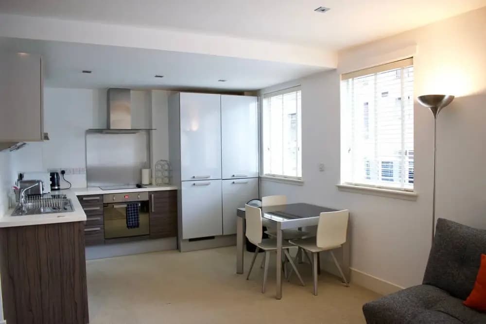 Super Central City Apartment - 1 Bedroom, Sleeps 4 - photo 2