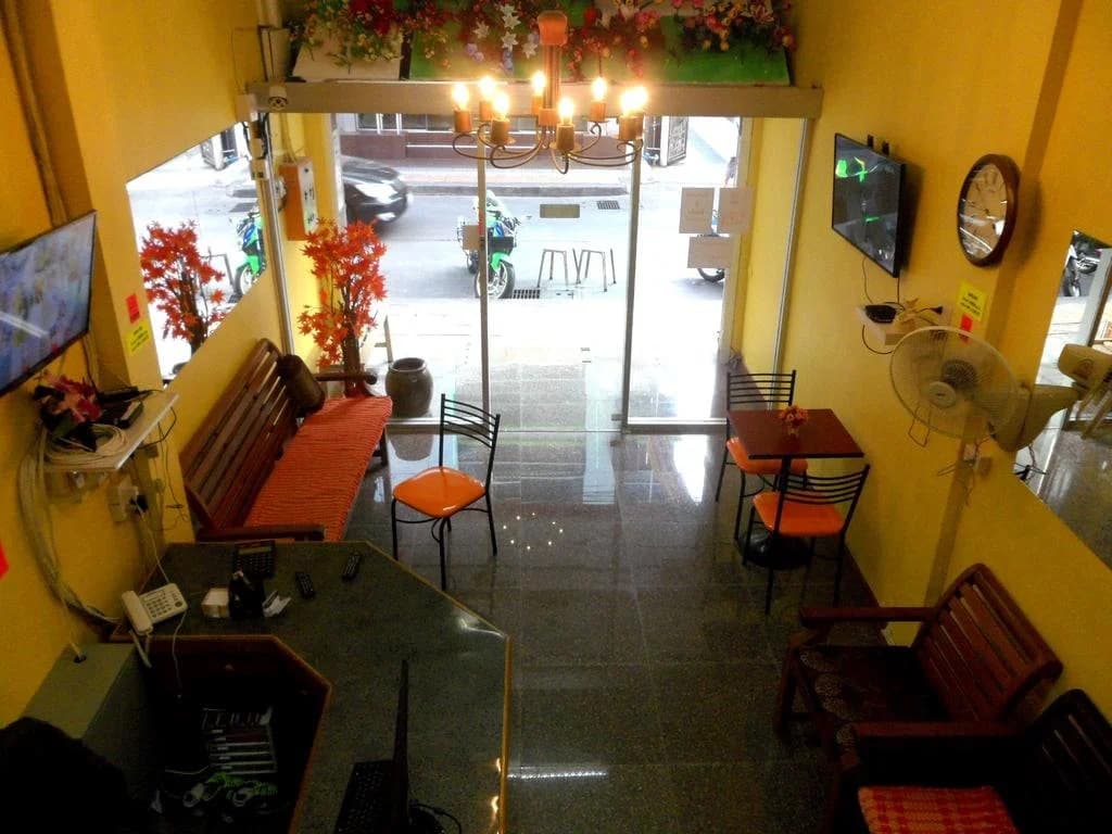 Home Hug Hostel - Adults - photo 16