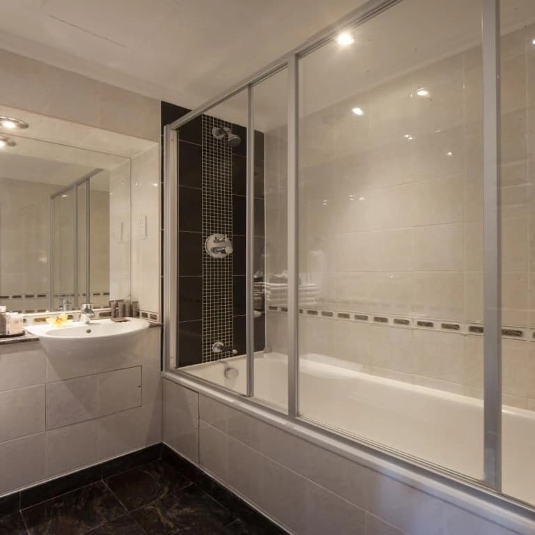 Gem Strathmore Hotel - photo 46
