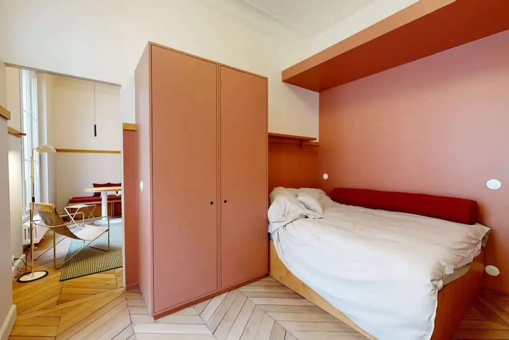 Joivy Pleasant 1-bed Flat w/ Shared Courtyard - photo 3