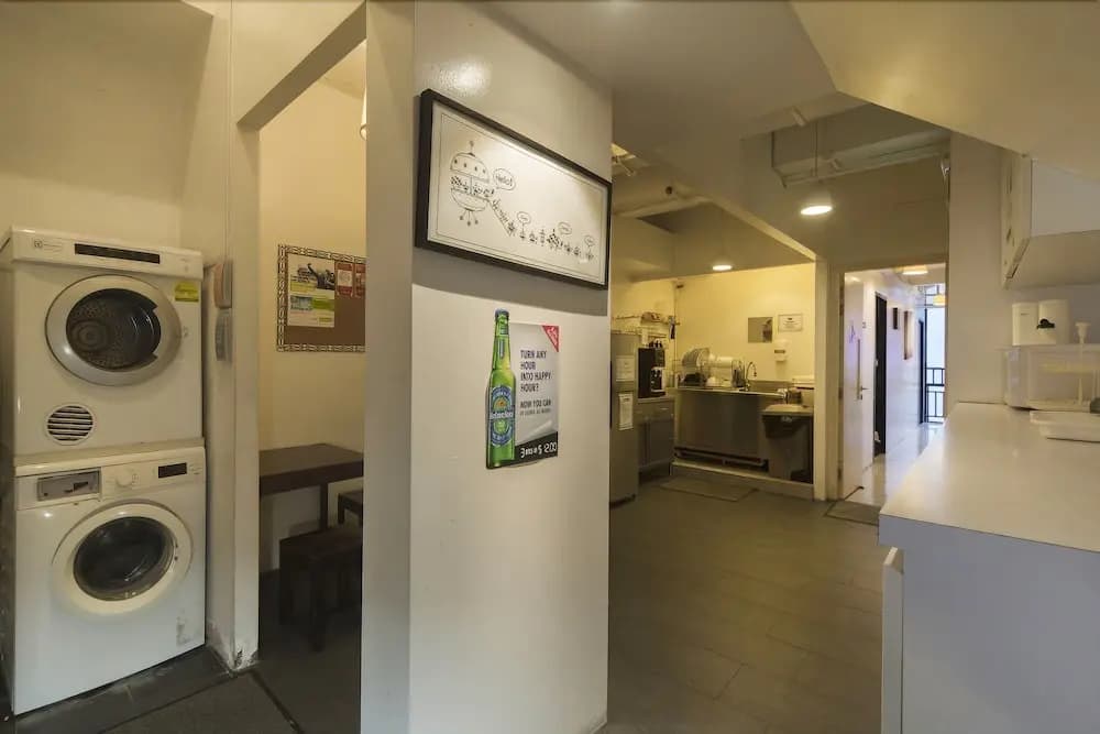 RedDoorz Hostel @ Bugis - photo 10