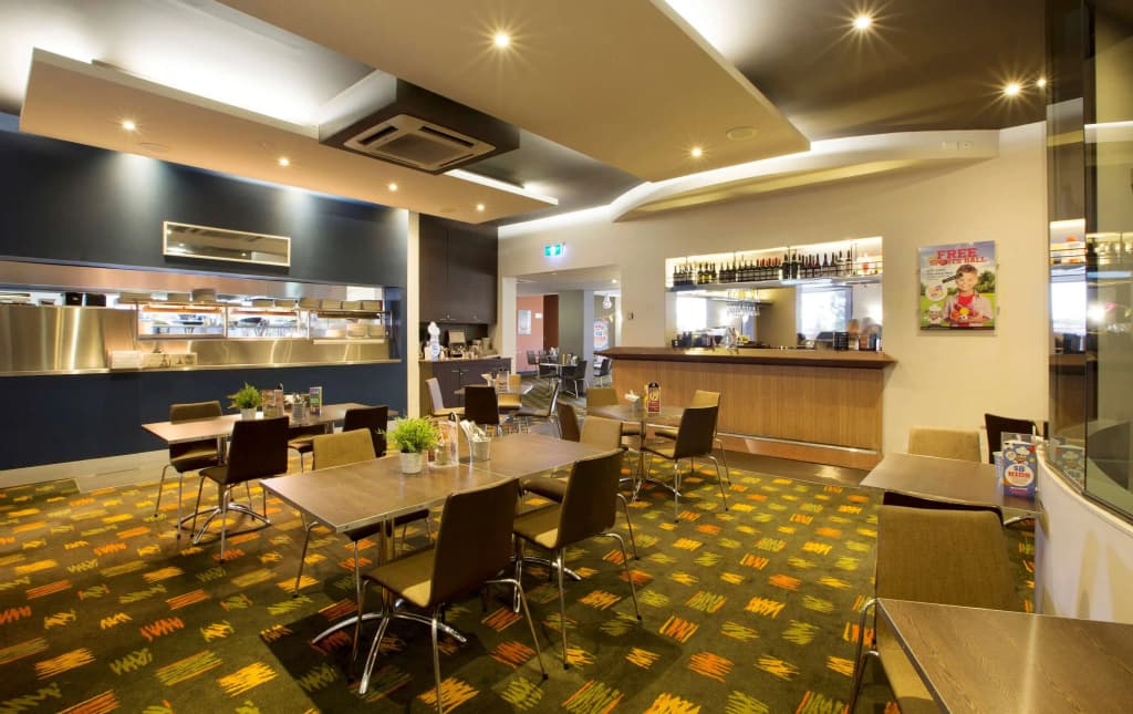 Nightcap at St Albans Hotel - photo 22