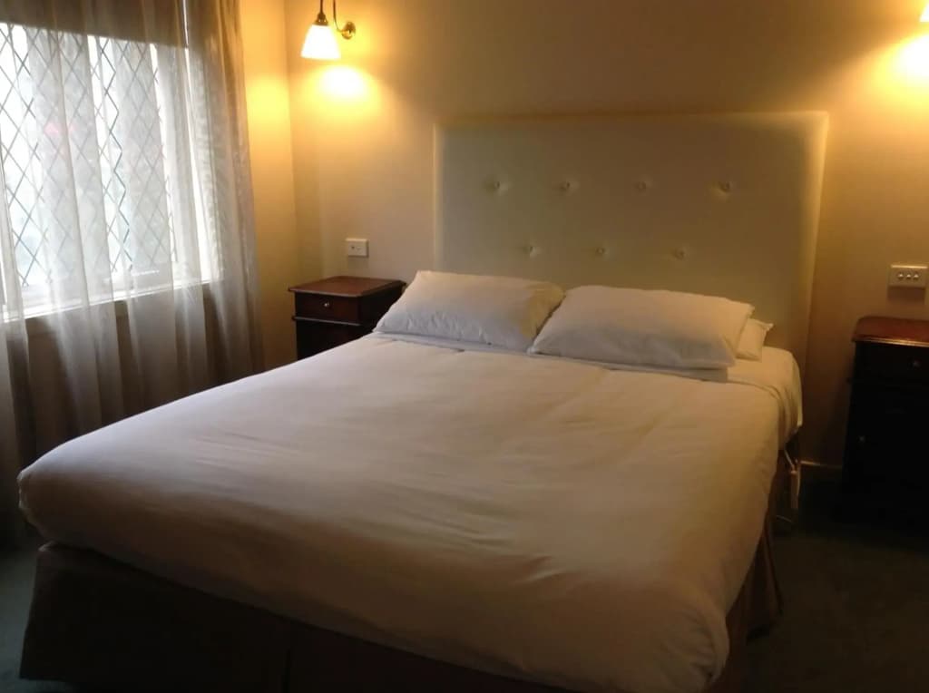Elizabethan Lodge - photo 5