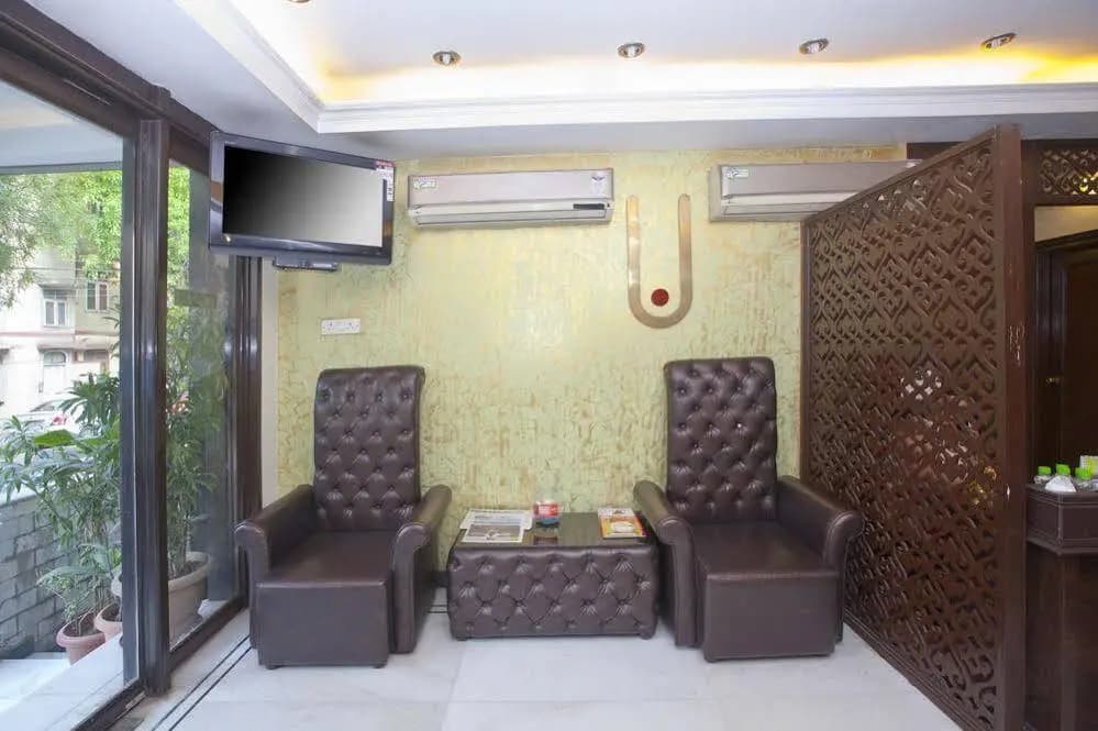 OYO Rooms C R Park - photo 1