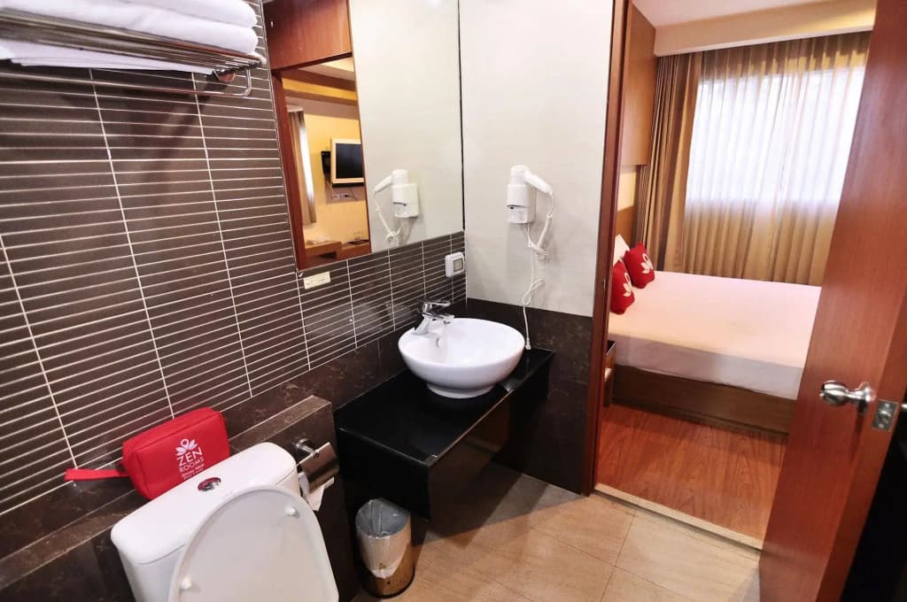 ZEN Rooms Surawong - photo 11