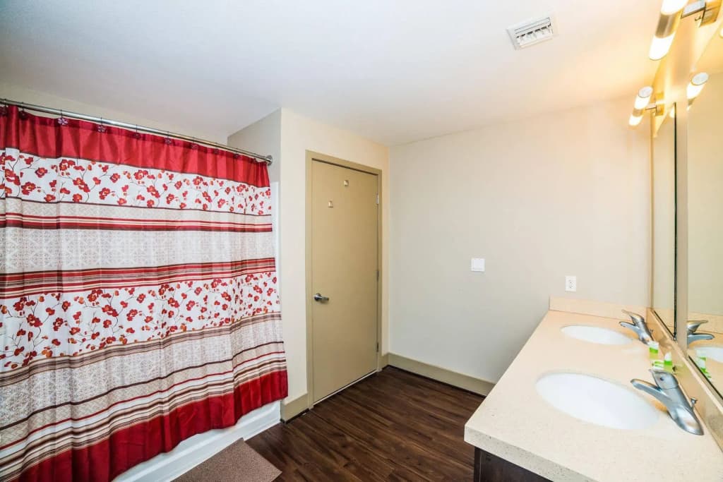 Ginosi Hollywood Apartel - photo 9