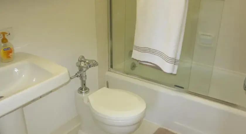 Studio with full amenities in building - photo 7