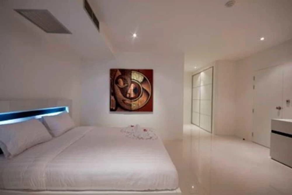 Sunset Plaza Holiday Apartment - photo 6