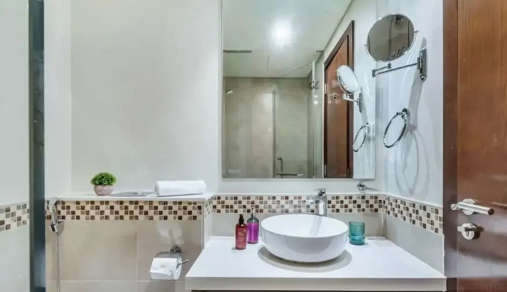 Waterfront 2BR w Canal View Near Burj Khalifa - photo 10