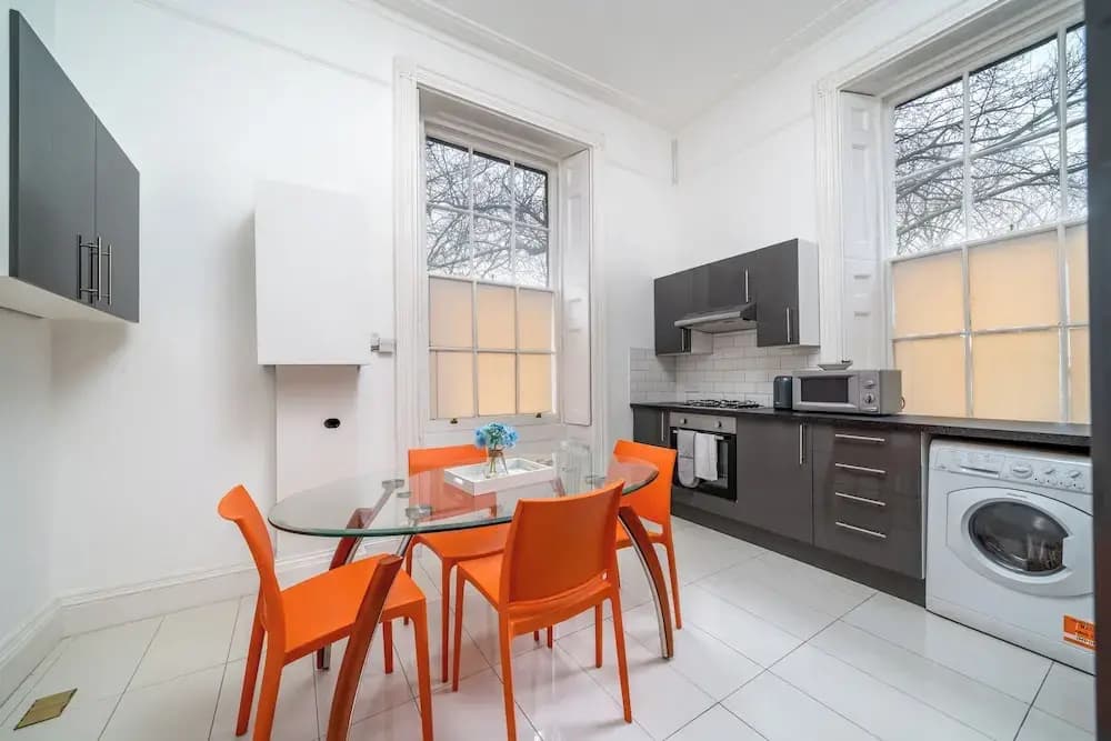 Elegant 2bed by 02 Arena, Airport with Fast Wi-Fi and Parking - photo 1