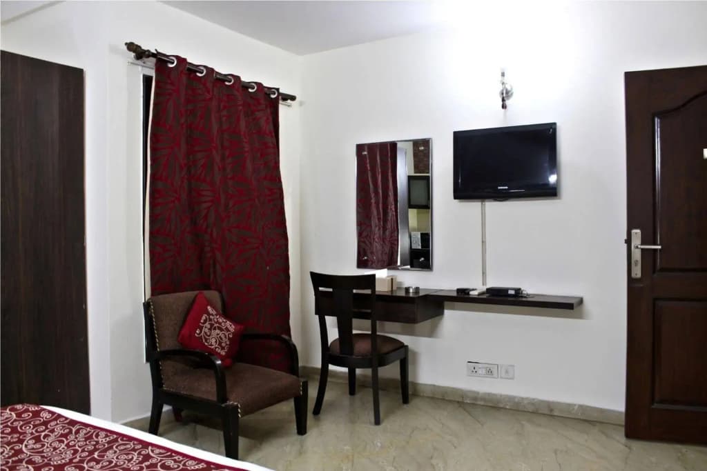 Hotel Jashn Inn near Apollo Hospital, Delhi - photo 4