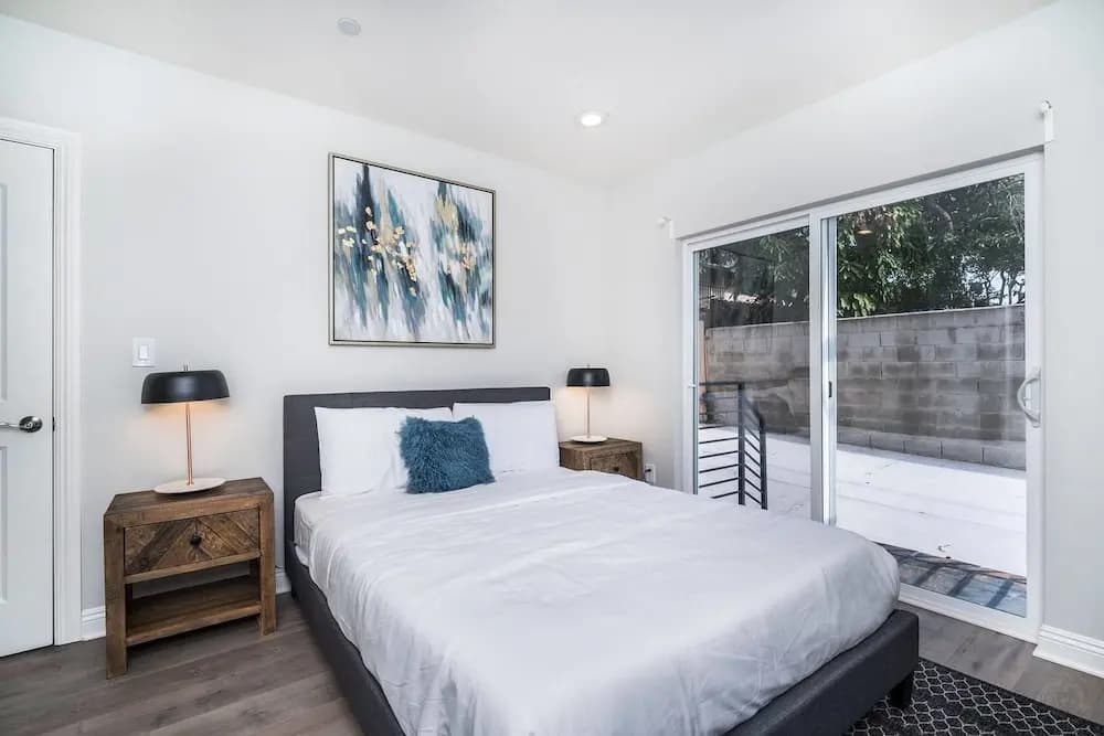 Brand NEW Luxury Modern 3bdr Townhome In Silver Lake - photo 3