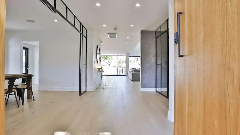 Spacious 5 Bedroom West Hollywood Home With Pool - photo 10