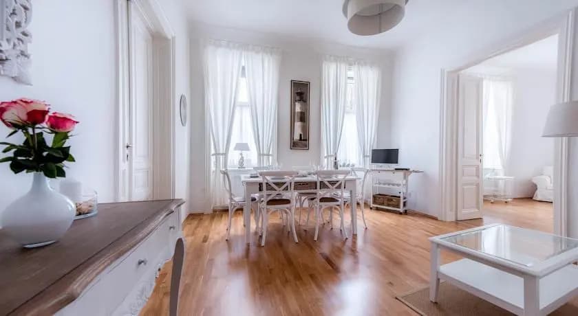 Beautiful Home - Riverside Apartment - main photo