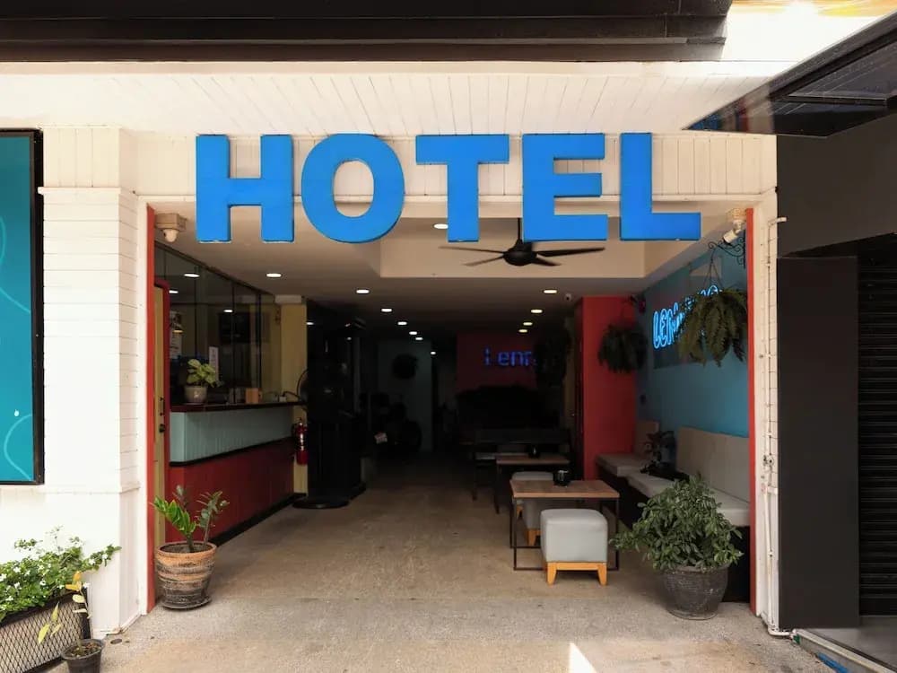 Lenny's Hotels - photo 1