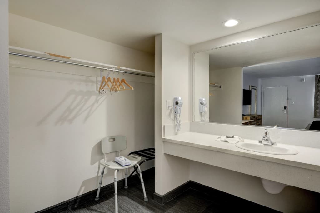 Thunderbird Hotel - photo 9