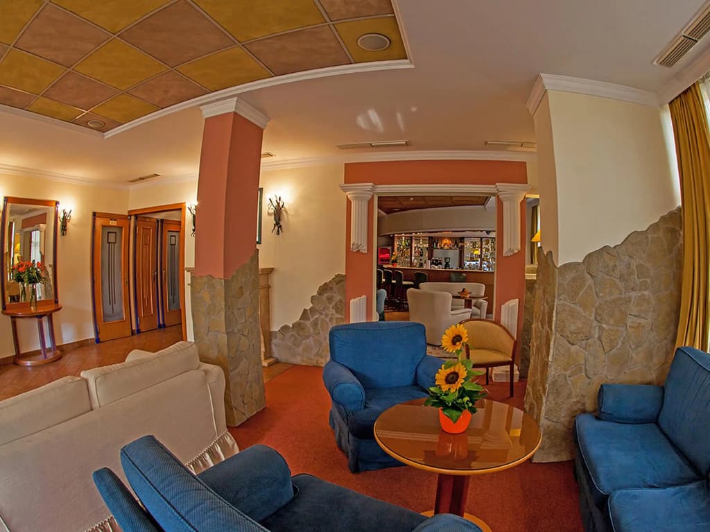 Hotel Mediterran - photo 2