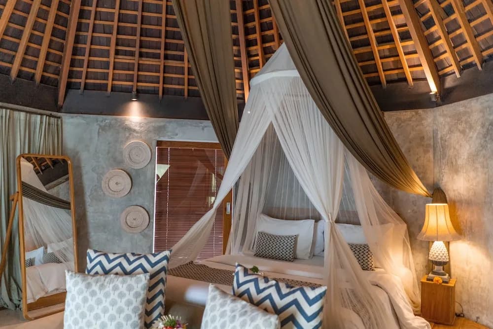 The Sender Pool Suite - photo 17