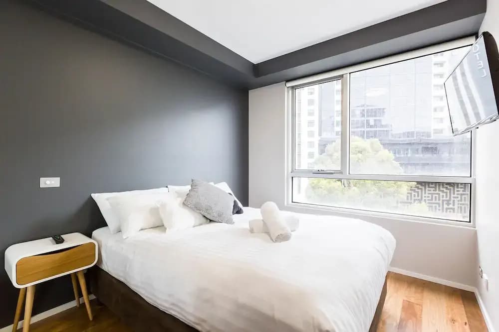 SANDRA, 1BDR Carlton Apartment - photo 10