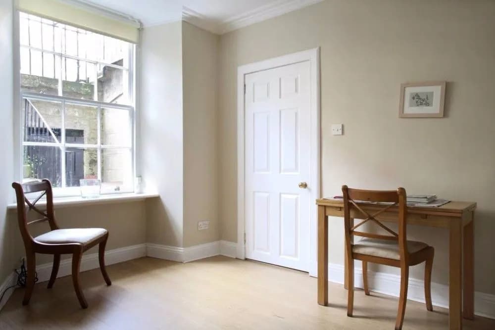 Central New Town Flat - photo 5