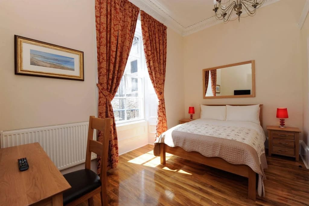 Edinburgh City Suites - photo 2