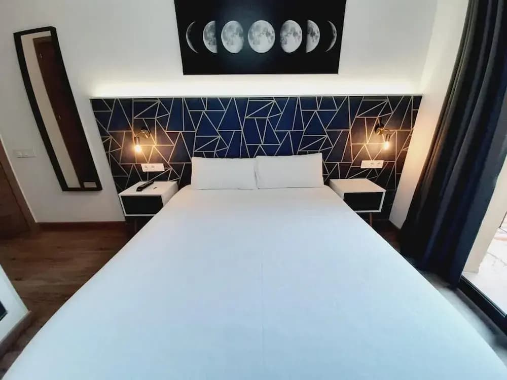 Hostal Laia by gaiarooms - photo 4