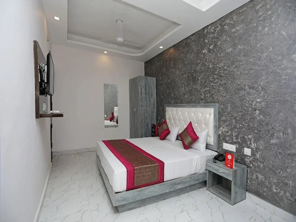 Hotel Diplomat Regency by OYO Rooms - photo 4