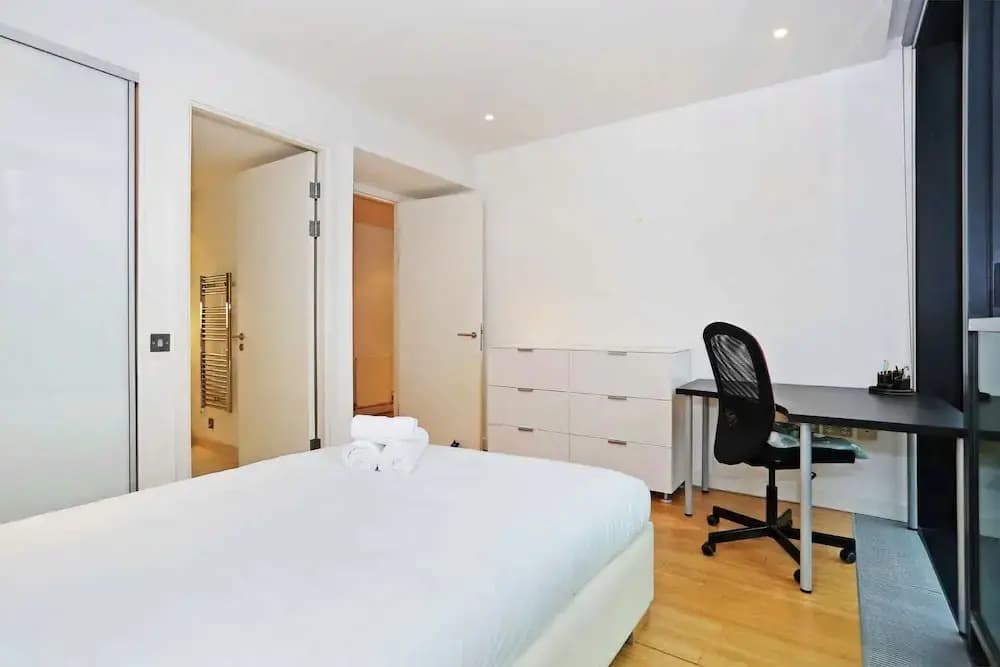 Modern 2bed with free Parking in the iconic Quartermile - photo 3