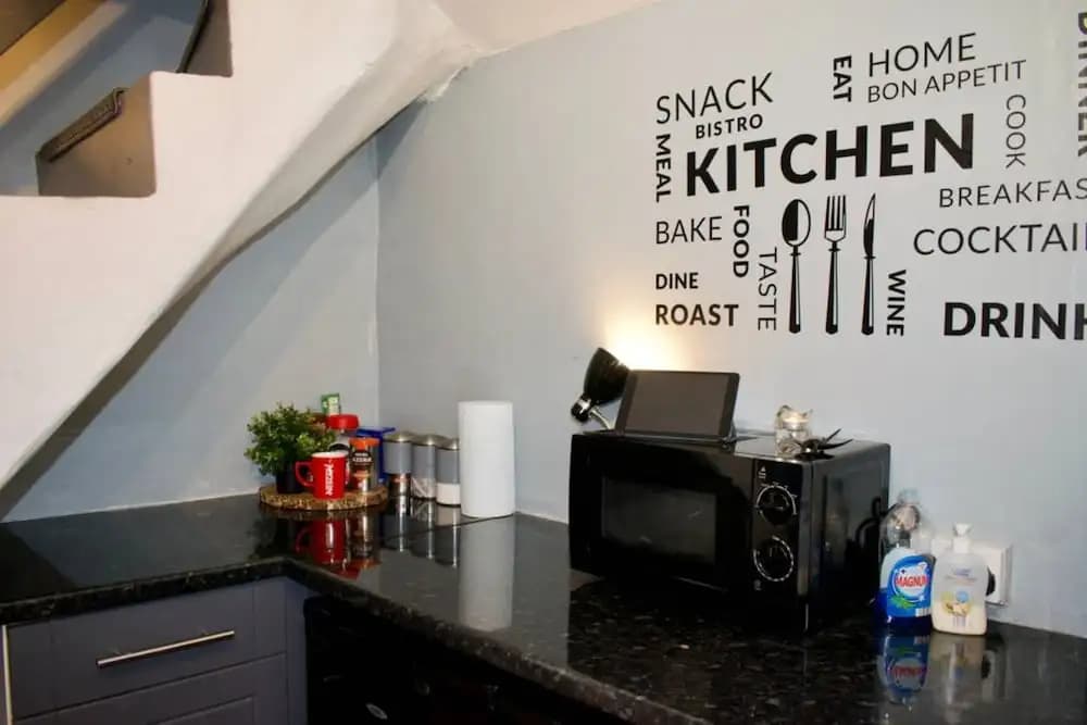 Cosy 1 Bedroom Edinburgh Apartment - photo 14