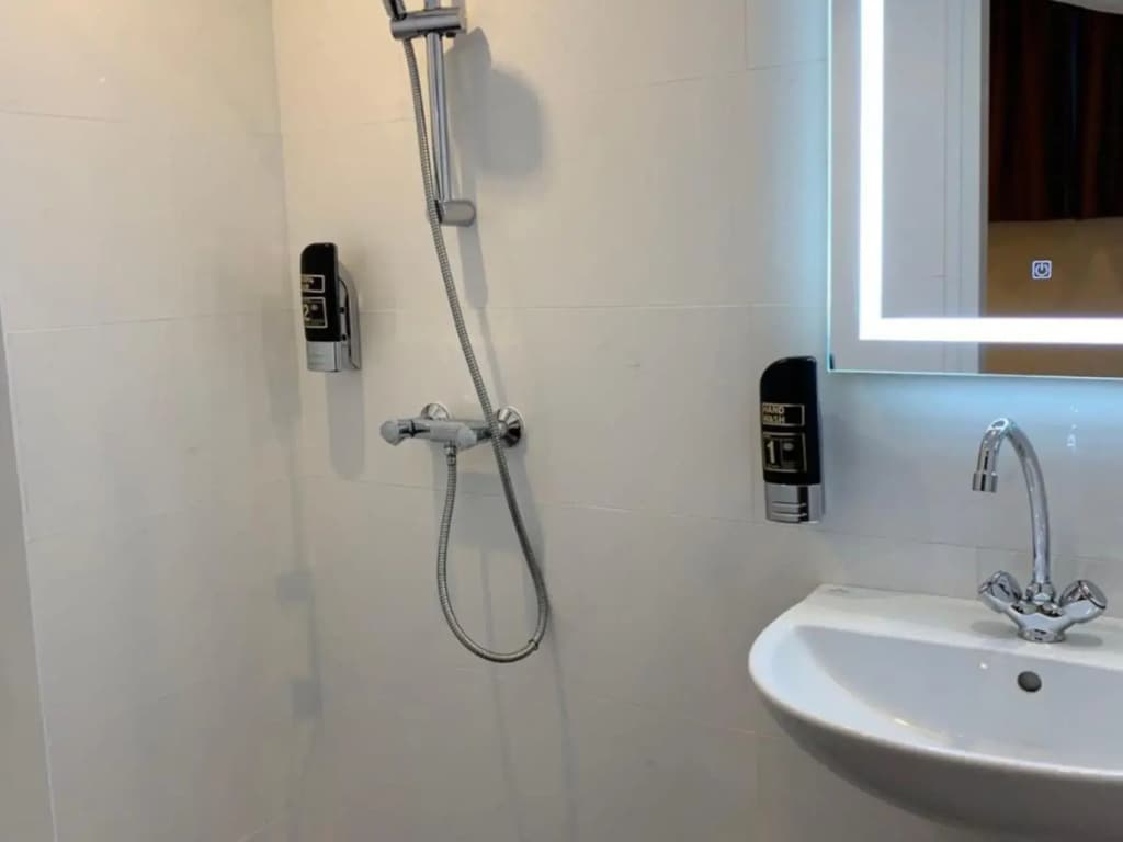 Budget Dam Hotel - photo 10