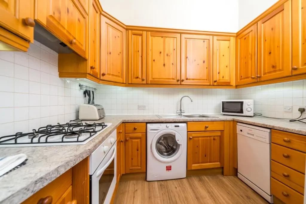 Central SPACIOUS NewTown 2-6ppl STUNNING - photo 12