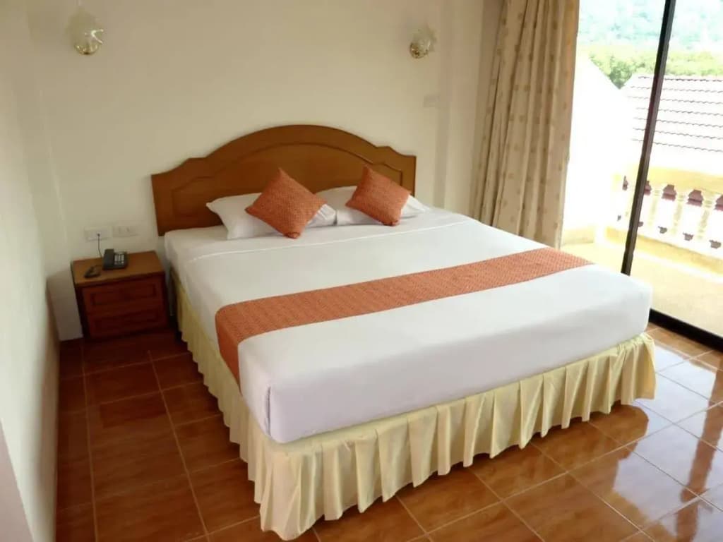 Kata View Guesthouse - photo 4