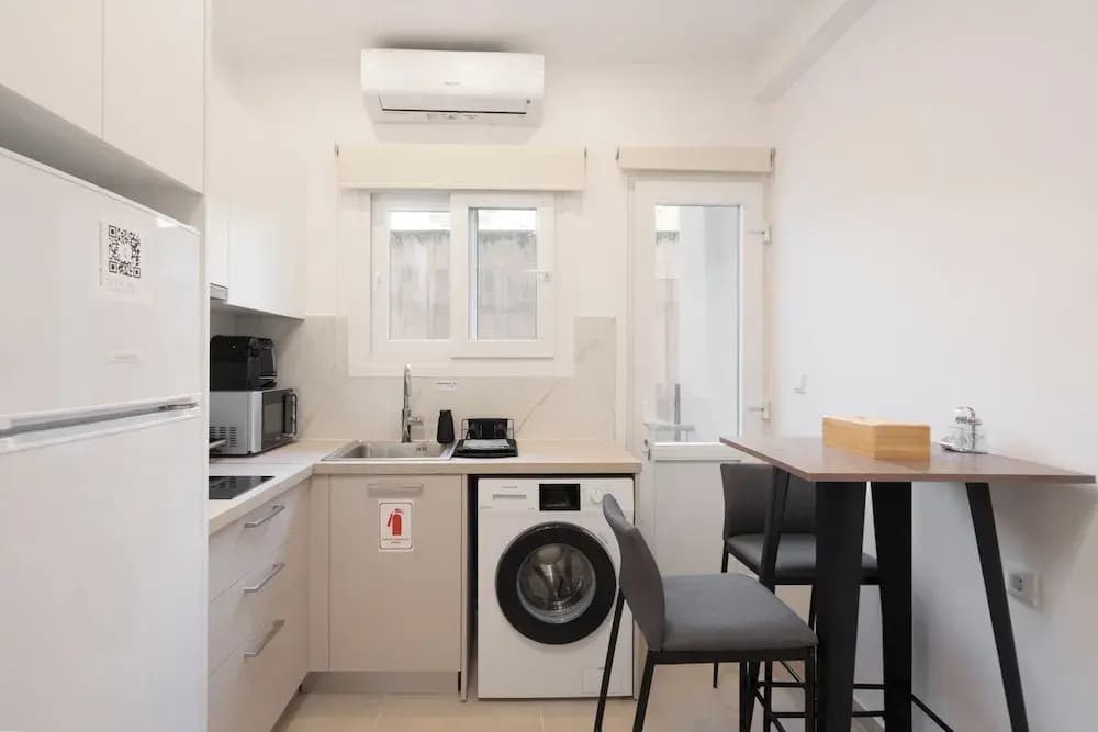 15 Minutes Walk to Acropolis, Minimalist Studio - photo 11