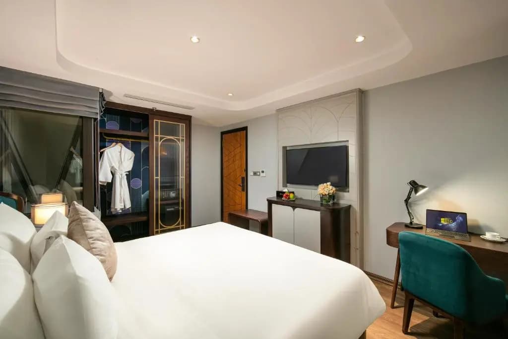 May De Ville Lakeside Hotel - photo 31