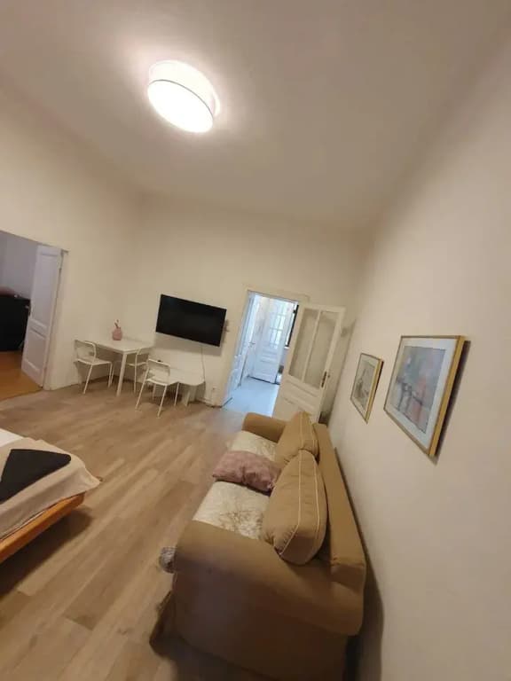 Modern 2BR Apt Near Karlsplatz - photo 3