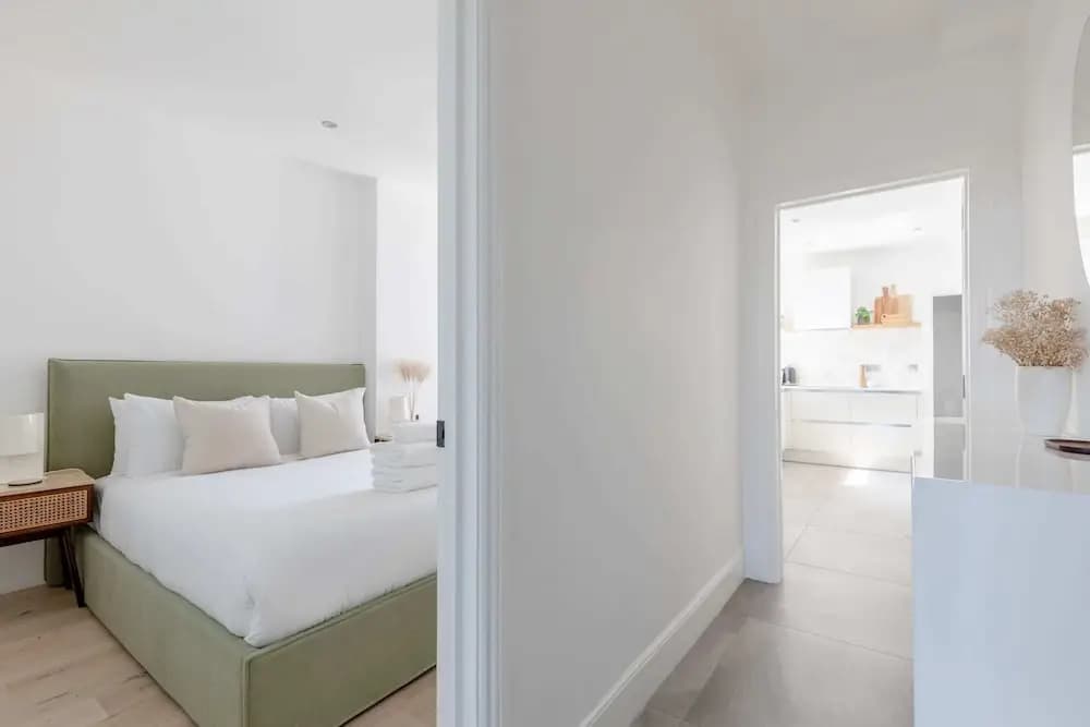 Sleek Scandi-inspired 2BD Flat, Fulham - photo 8