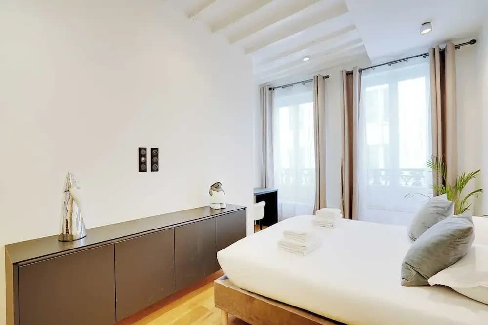 Stunning Apartment - 4br/8p - Mail - photo 6