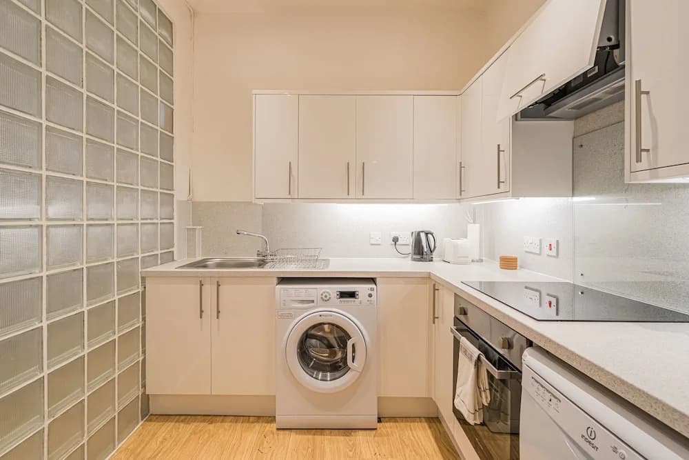 2 Bed Grassmarket Apartment - photo 12
