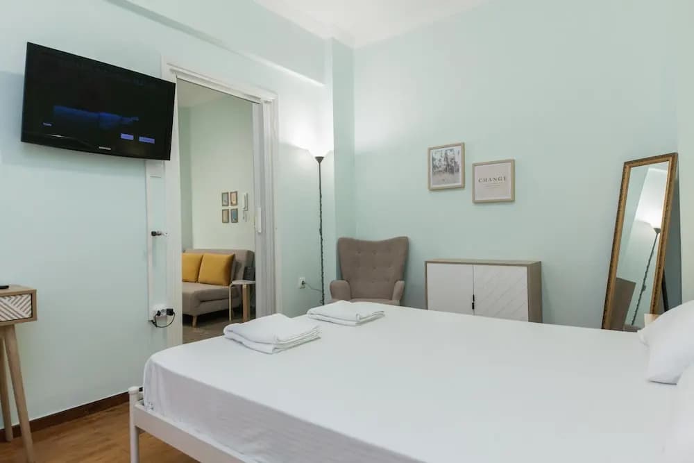 Athens Central Explorer Nest 1 Bd Apt - photo 4