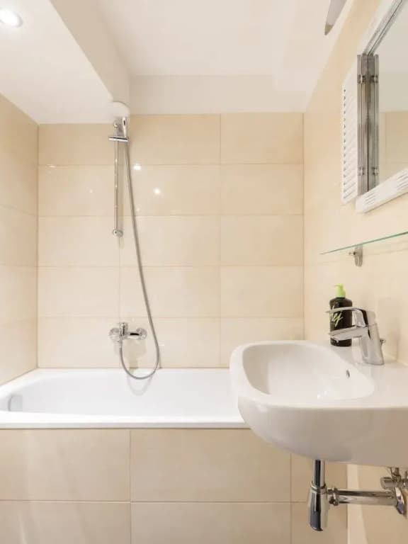Limehome Berlin Florastraße - photo 8