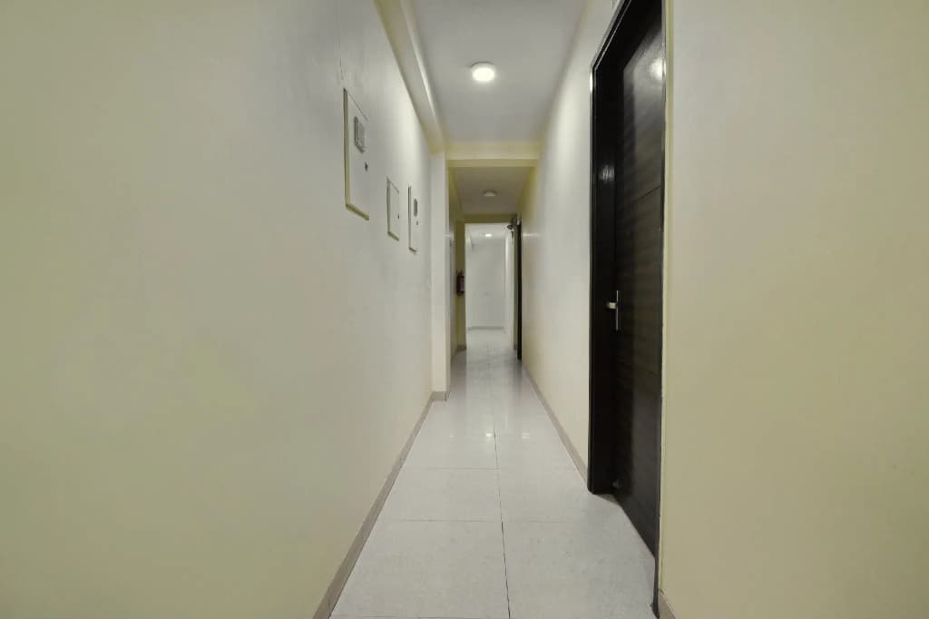 OYO 4930 Stay EM Residency - photo 10