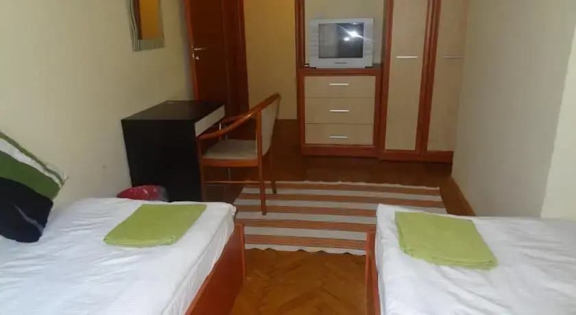 Kates Guesthouse - photo 5