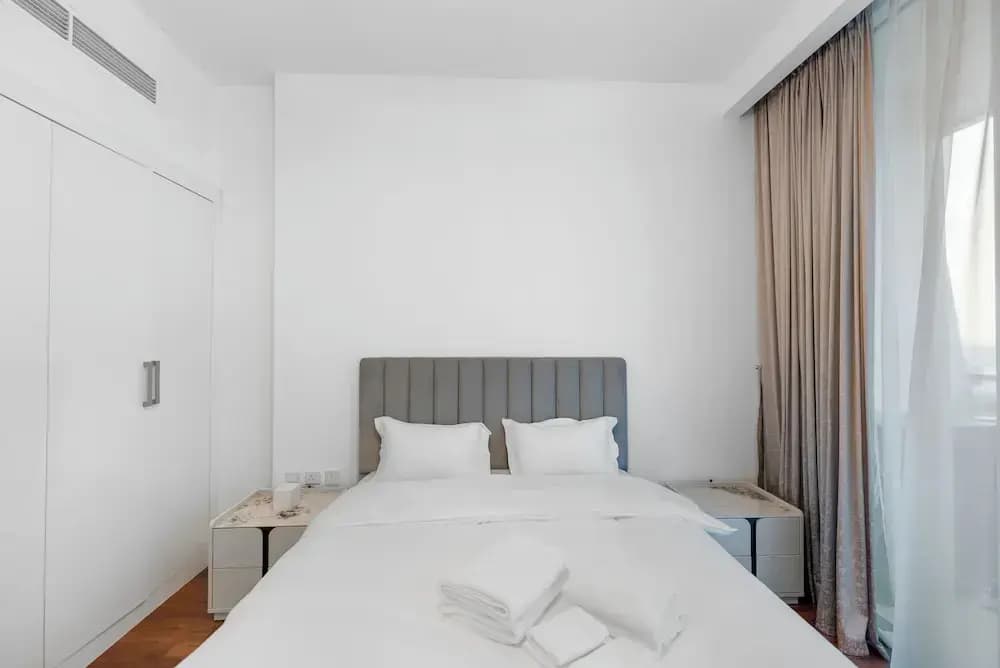 Chic 1BR Canal View at Waves Tower - photo 2