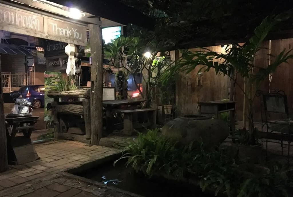 Baan Lansa Bed & Bar - Hostel - photo 1