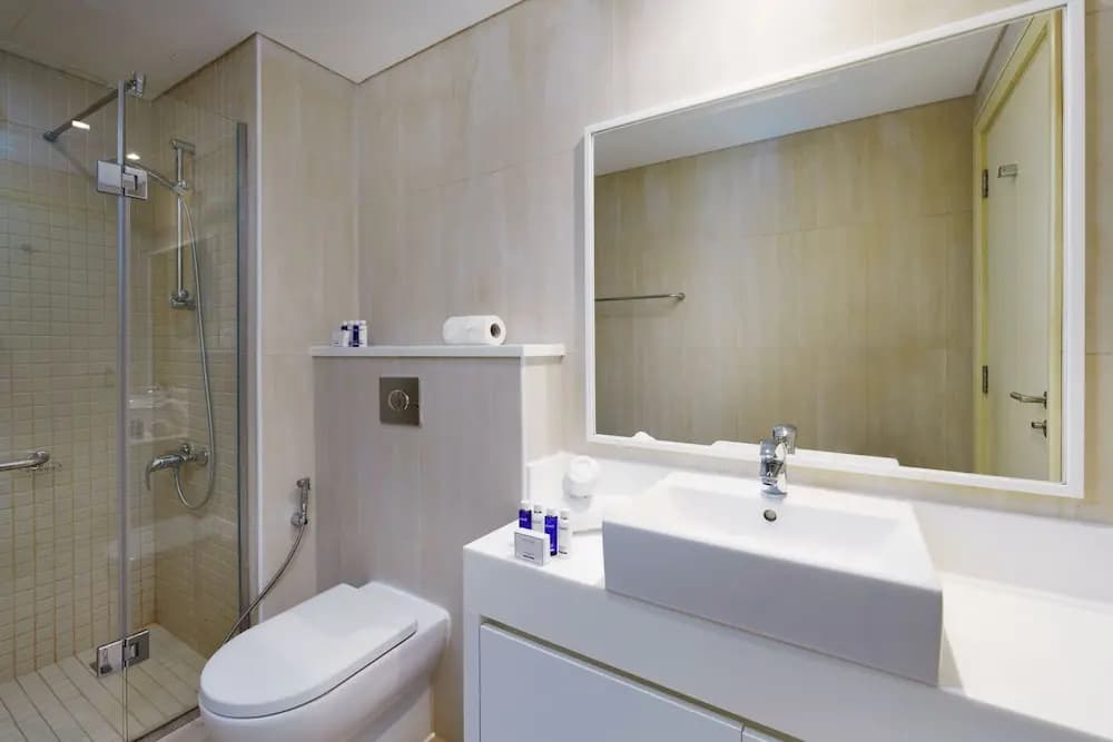 Maison Privee - Jaw-Dropping Sea Vw in Luxury Apt w/Delux Fittings - photo 8