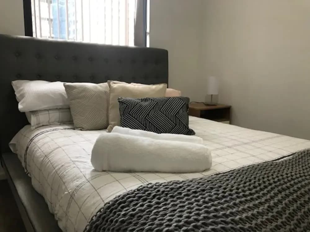 ReadySet Apartments on Kavanagh - photo 2