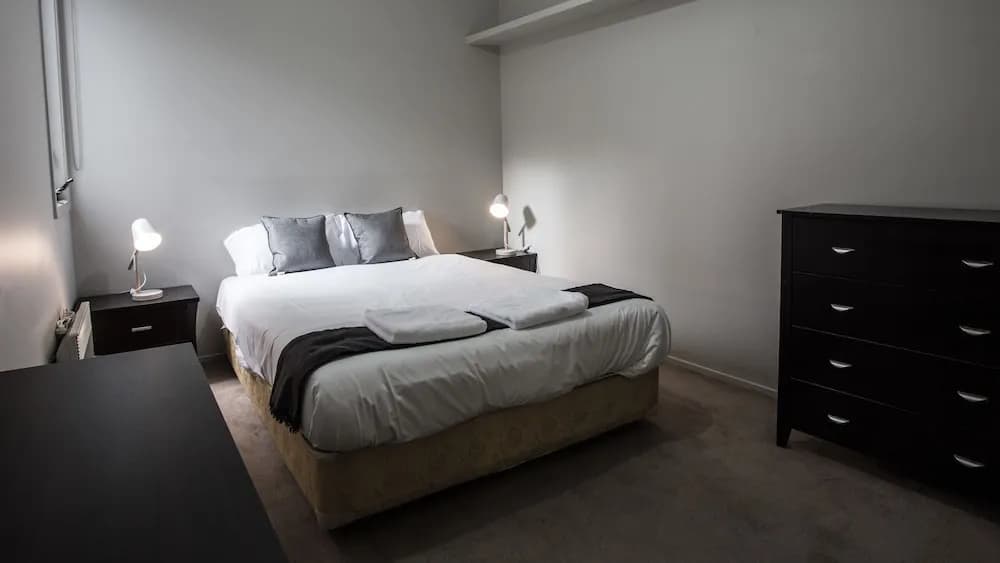 ReadySet Apartments on Altona - photo 4