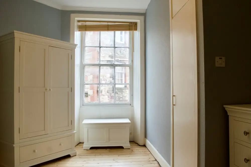 Centrally Located Meadows Flat - photo 4