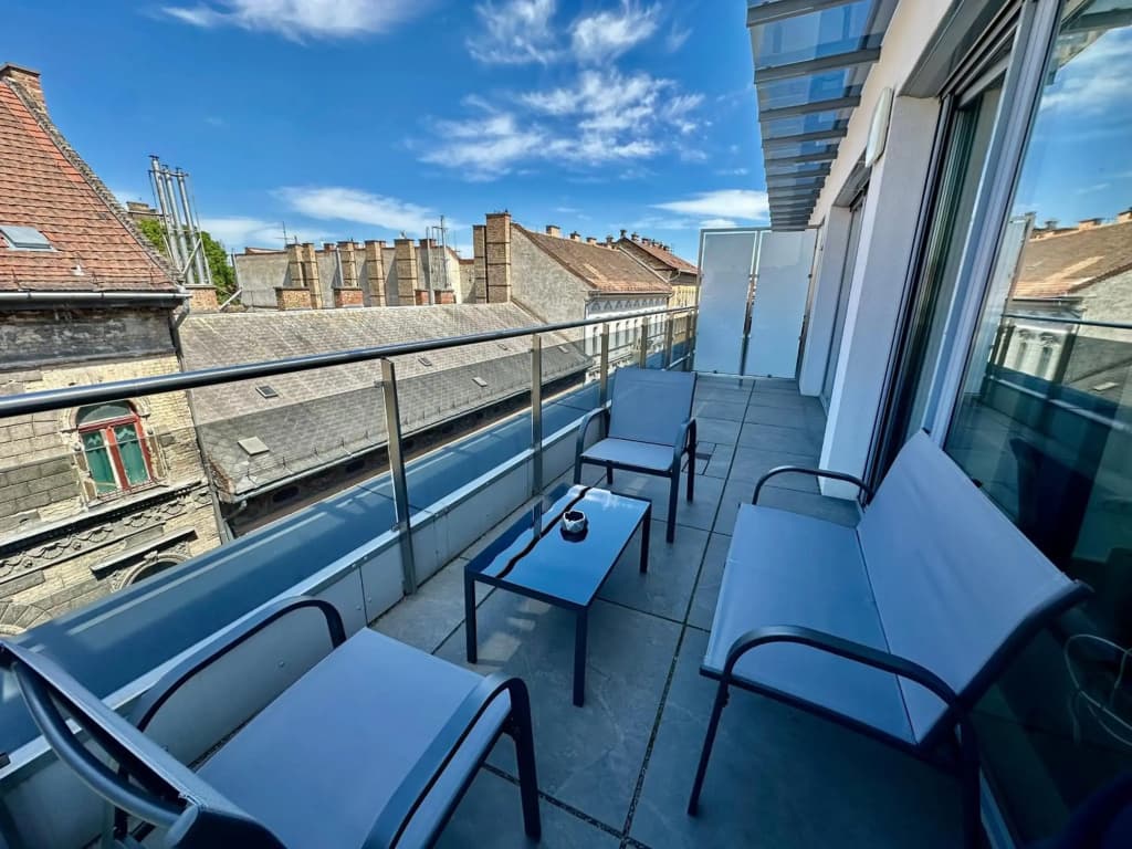 Central Apartment Budapest ~ Roof Terrace/AC/Indoor parking - photo 12